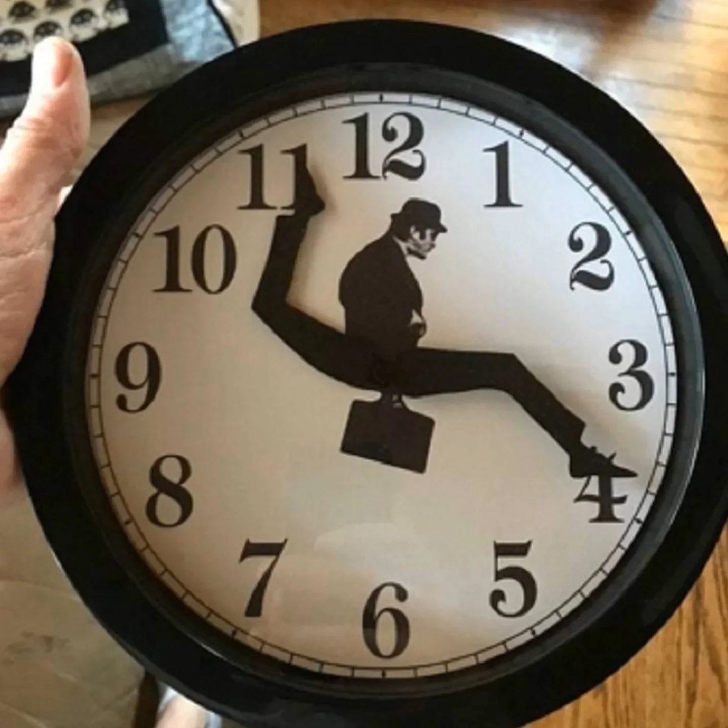 British Comedy Inspired Ministry Of Silly Walk Wall Clock Comedian Home Decor Novelty Wall Watch Funny Walking Silent Mute Clock